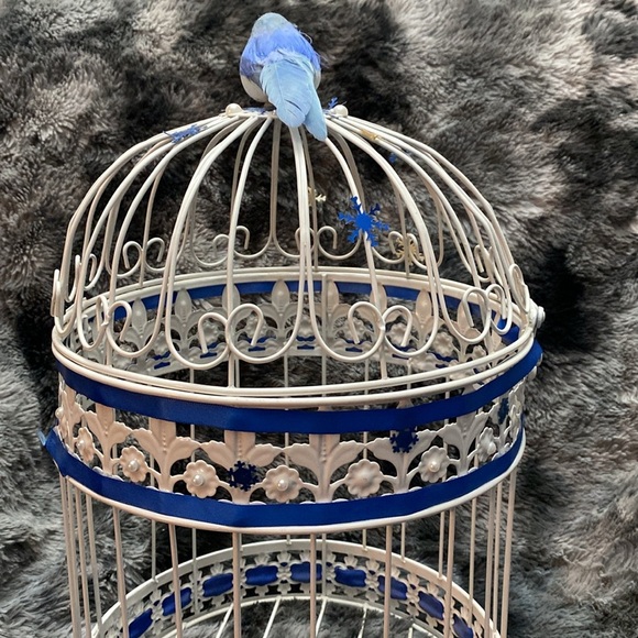 White  Wrought Iron Birdcage
Decorative Hinged Bird Embellished with blue bird - Picture 15 of 16